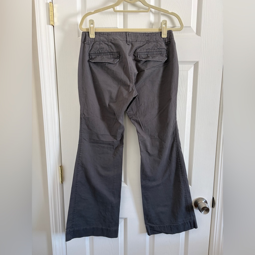 Old Navy Women's Charcoal Flare Jeans - Picture 4 of 8